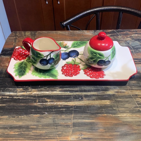 SALE!!!! Berry cream and sugar bowl with serving tray.     2 - Picture 11 of 15